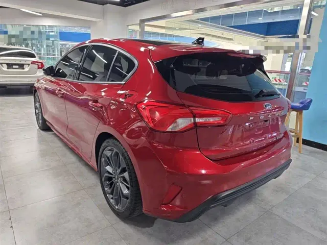 Ford Focus — Фото автомобиля 4