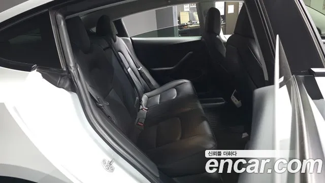 Tesla Model 3 — Фото автомобиля 12