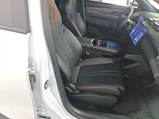 Dongfeng Fengshen L7 — Фото автомобиля 24