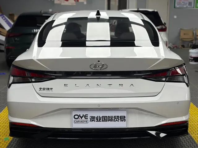 Hyundai Elantra — Фото автомобиля 5