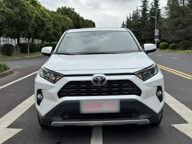 Toyota RAV4 — Фото автомобиля 5
