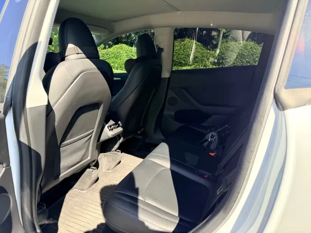 Tesla Model Y — Фото автомобиля 8
