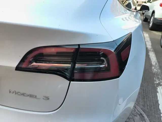 Tesla Model 3 — Фото автомобиля 7
