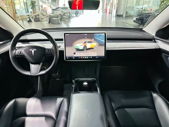 Tesla Model Y — Фото автомобиля 5