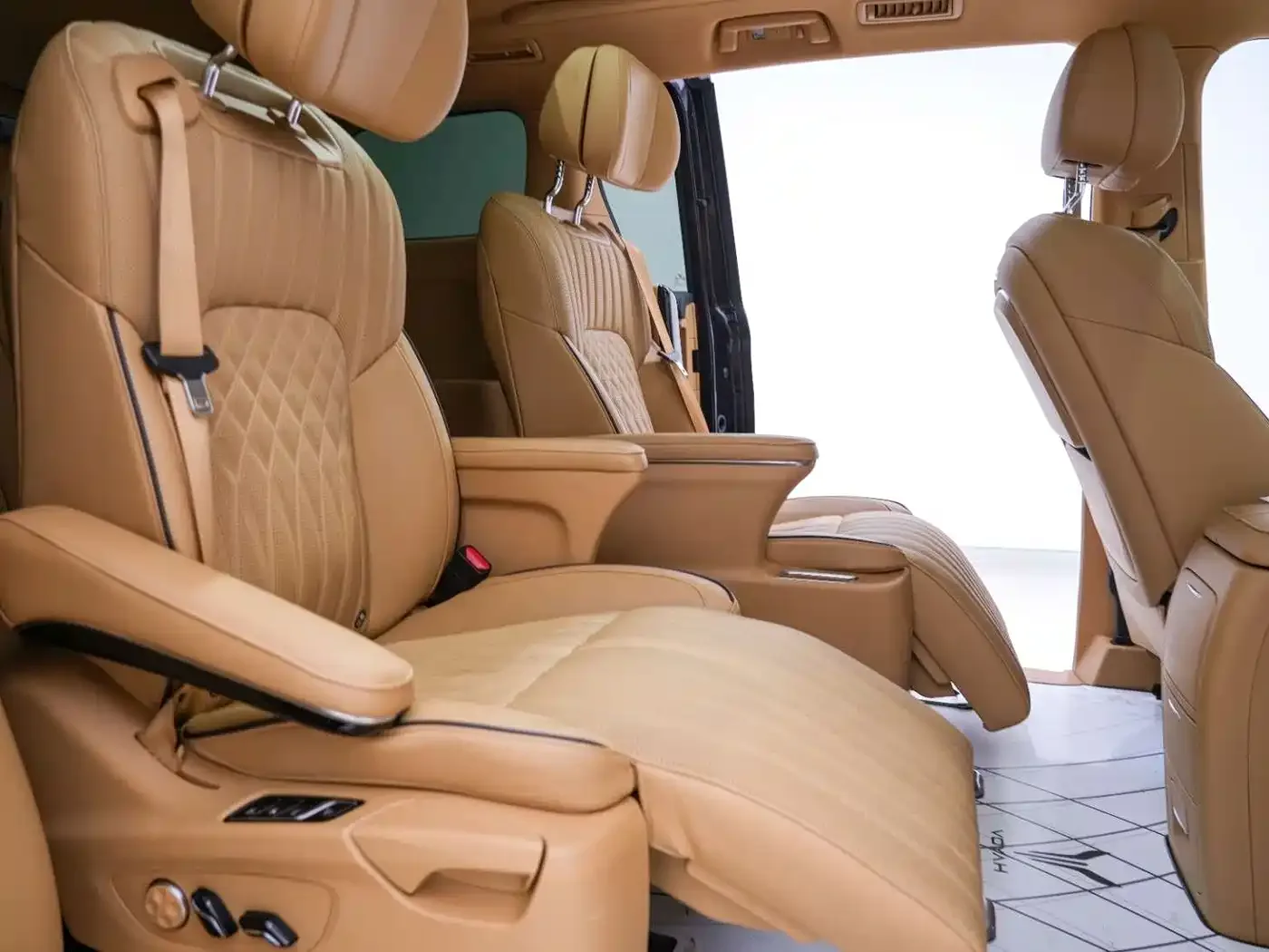 Voyah Auto Voyah Dreamer 2022 Low-carbon Dream+Smart Package — Фото автомобиля 25