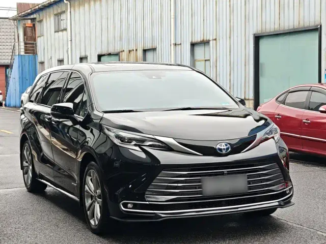 Toyota Sienna — Фото автомобиля 8