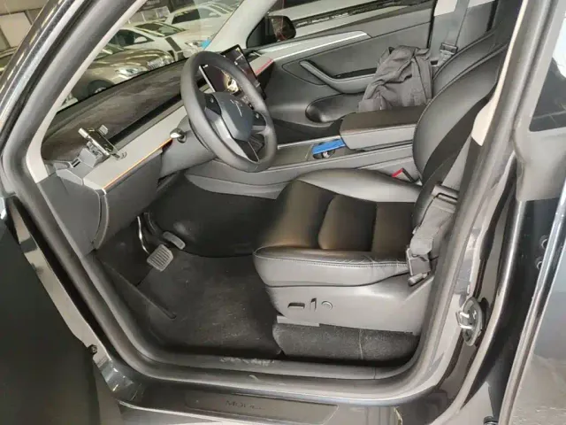 Tesla Model Y — Фото автомобиля 14