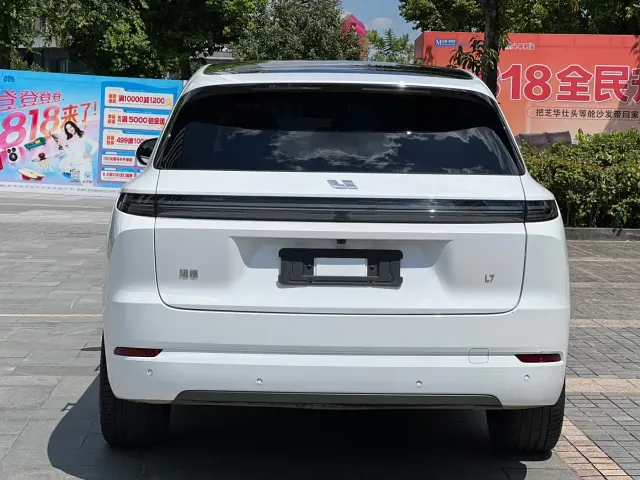 Li Auto L7 — Фото автомобиля 8