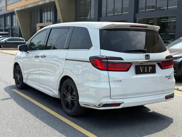 Honda Odyssey — Фото автомобиля 9