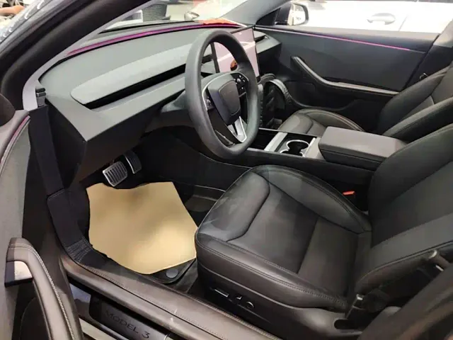 Tesla Model 3 — Фото автомобиля 15