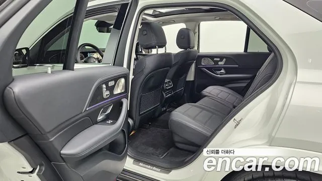 Mercedes-Benz GLE-Class — Фото автомобиля 28