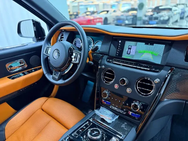 Rolls-Royce Cullinan — Фото автомобиля 17