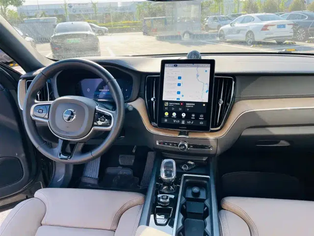Volvo XC60 — Фото автомобиля 18