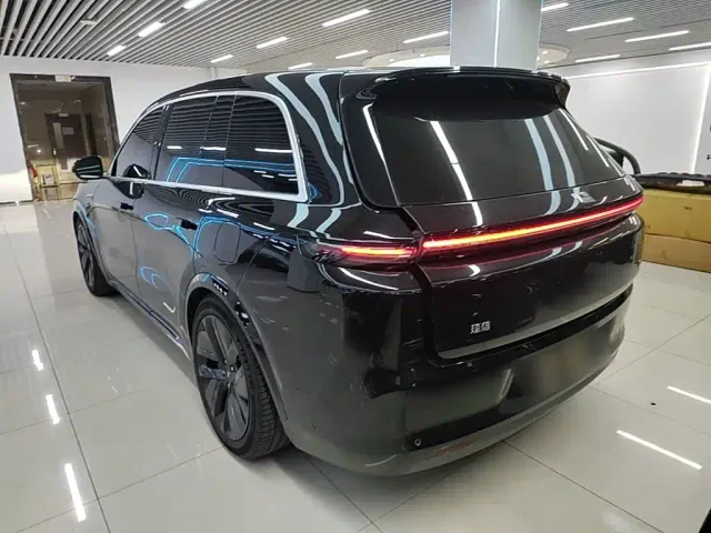 Li Auto L8 — Фото автомобиля 4