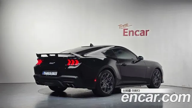 Ford Mustang — Фото автомобиля 2