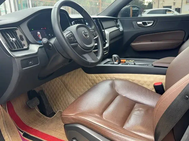Volvo XC60 — Фото автомобиля 23