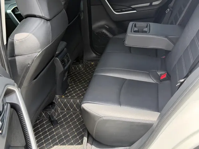 Toyota RAV4 — Фото автомобиля 6