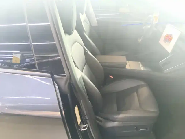 Tesla Model Y — Фото автомобиля 24
