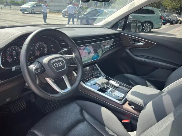 Audi Q7 — Фото автомобиля 11