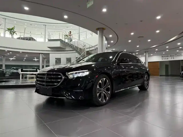 Фотография автомобиля — Mercedes-Benz E-Class