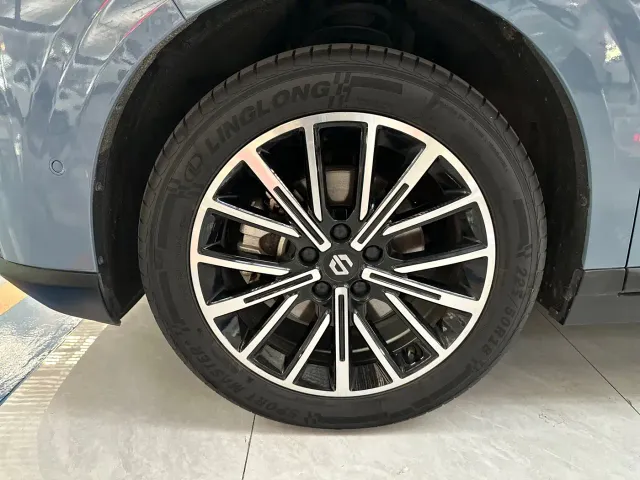Leapmotor B10 — Фото автомобиля 5