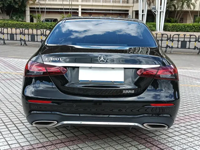 Mercedes-Benz E-Class — Фото автомобиля 6