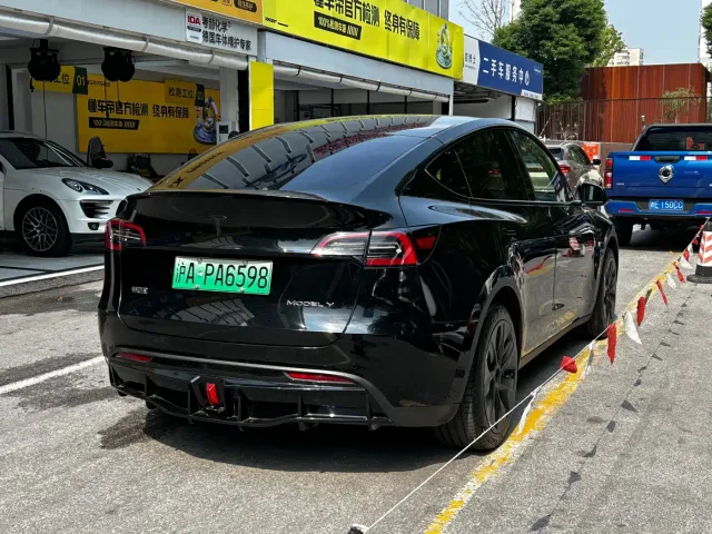 Tesla Model Y — Фото автомобиля 5