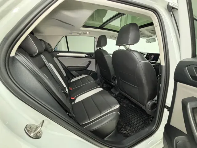 Volkswagen T-Roc — Фото автомобиля 11