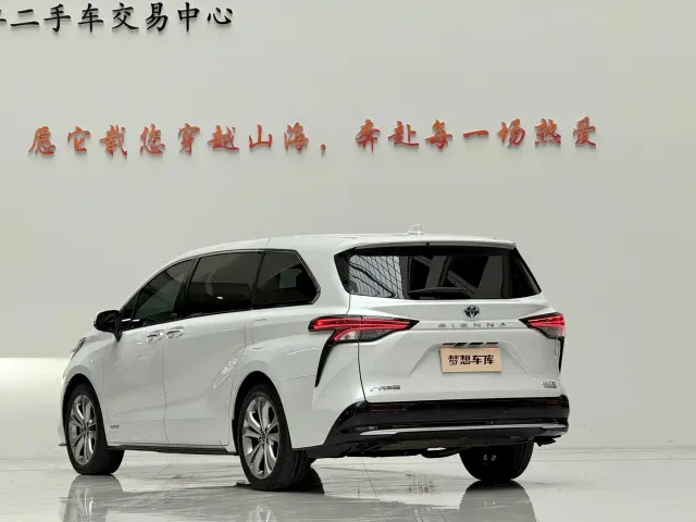 Toyota Sienna — Фото автомобиля 7