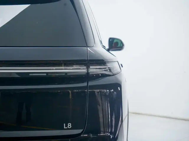 Li Auto L8 — Фото автомобиля 14