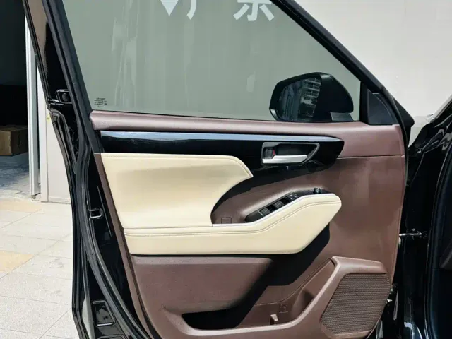 Toyota Highlander — Фото автомобиля 21