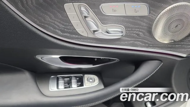 Mercedes-Benz E-Class — Фото автомобиля 14