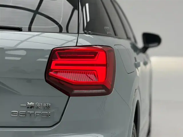 Audi Q2L — Фото автомобиля 12