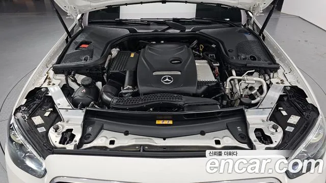 Mercedes-Benz E-Class — Фото автомобиля 6