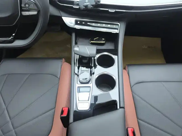 Changan Eado — Фото автомобиля 16
