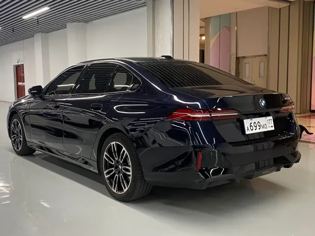 BMW 5 Series — Фото автомобиля 16