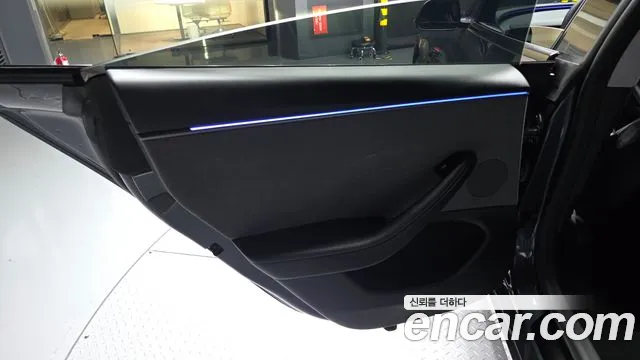 Tesla Model 3 — Фото автомобиля 24