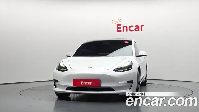 Tesla Model 3 — Фото автомобиля 3