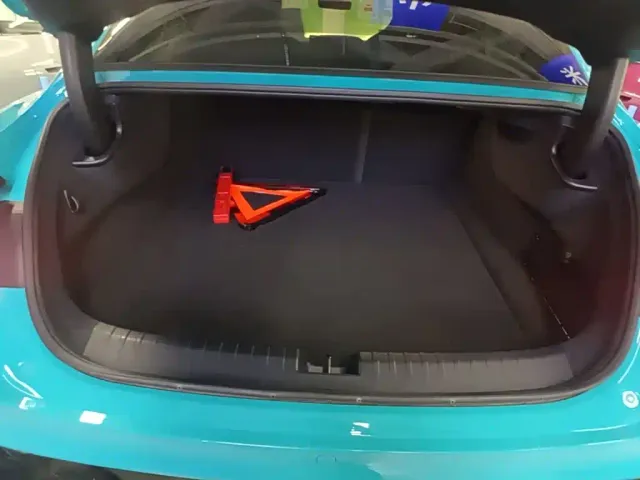 Xiaomi SU7 — Фото автомобиля 18