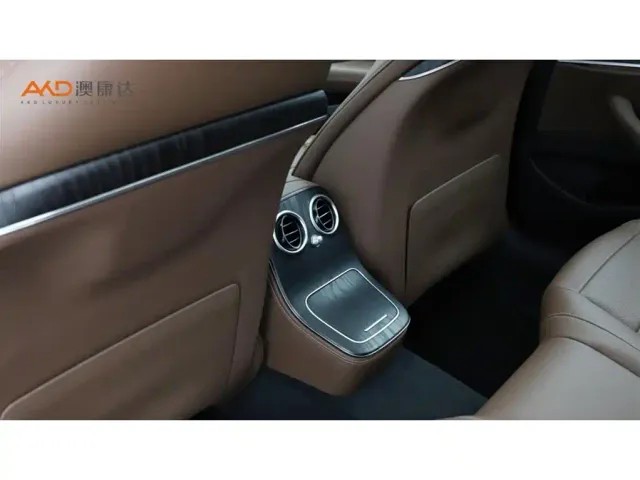 Mercedes-Benz E-Class — Фото автомобиля 9
