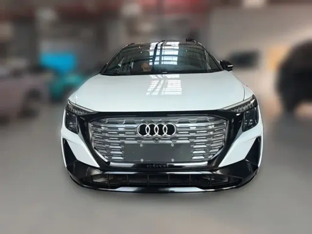 Audi Q5 e-tron — Фото автомобиля 4