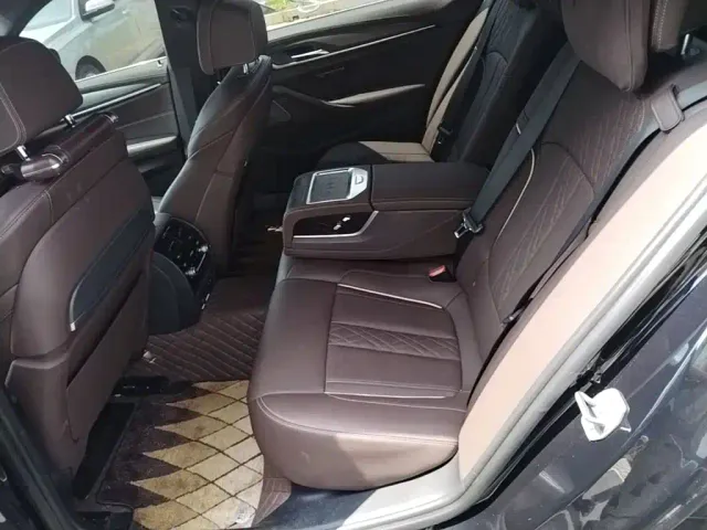 BMW 5 Series — Фото автомобиля 20