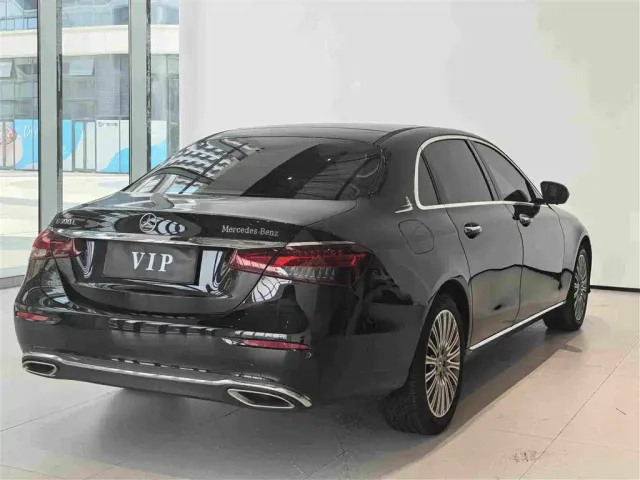Mercedes-Benz E-Class — Фото автомобиля 9