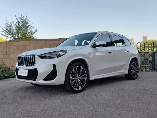 Фотография автомобиля — BMW X1