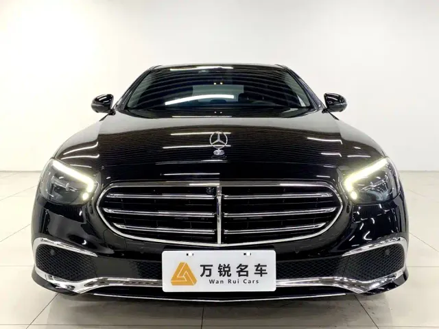 Mercedes-Benz E-Class — Фото автомобиля 2
