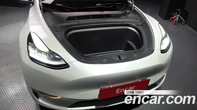 Tesla Model Y — Фото автомобиля 6