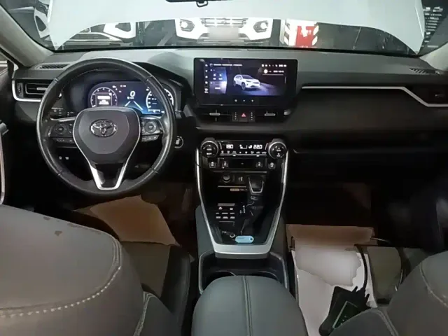 Toyota RAV4 — Фото автомобиля 9