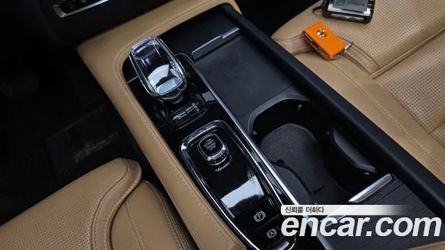 Volvo XC90 — Фото автомобиля 12