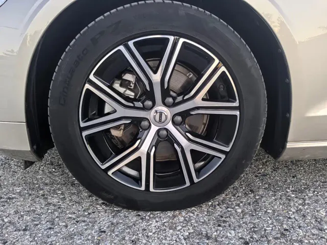 Volvo S60 — Фото автомобиля 10