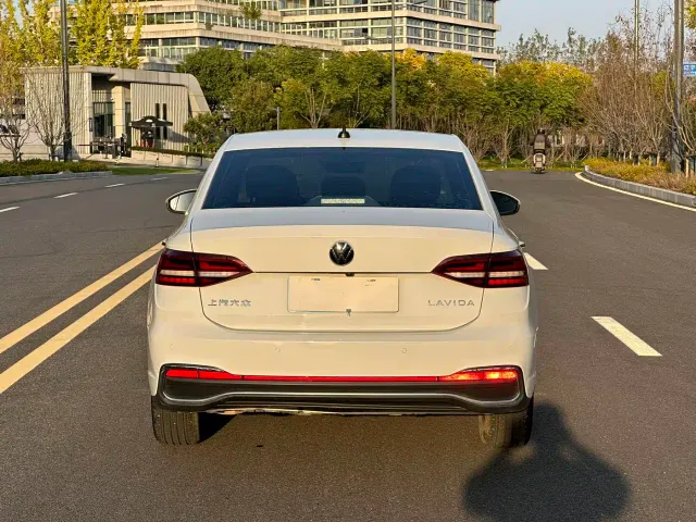 Volkswagen Lavida — Фото автомобиля 16